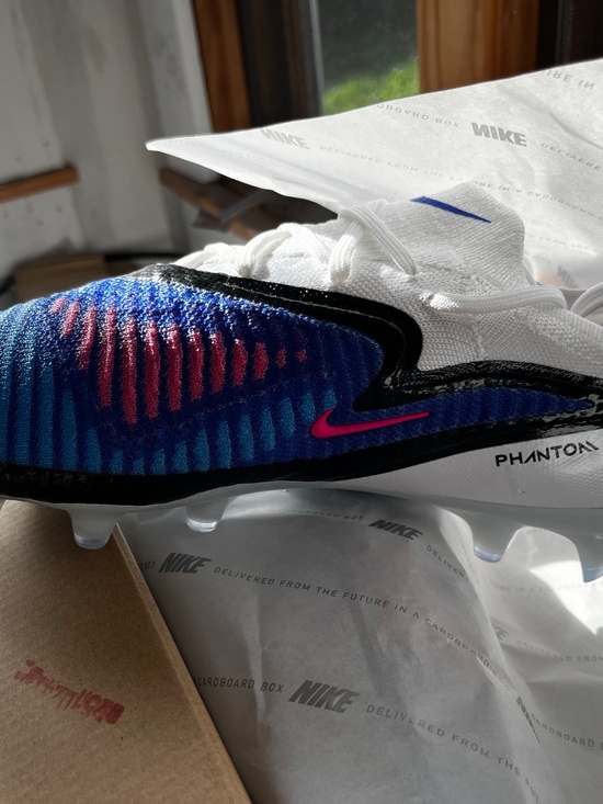 New in Box: Nike Phantom 6 Low Elite: Soccer Cleats